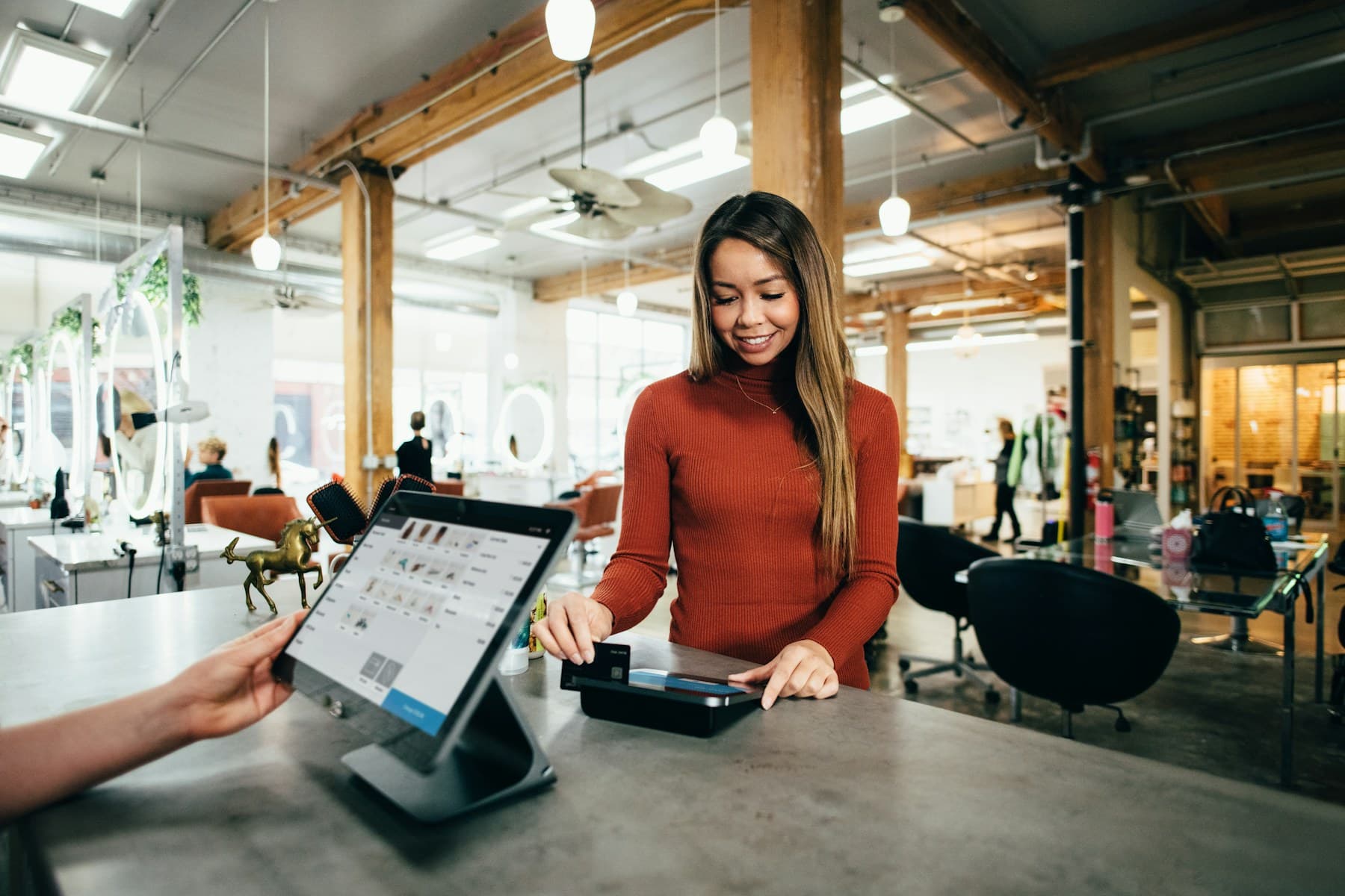 Retail operator using a point of sale system during checkout